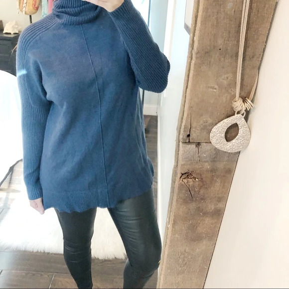 Time and Tru blue sweater - Picture 1 of 4